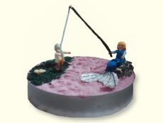 Erdbeersahnetorte mit Playmobil-Angler und Meerjungfrau.